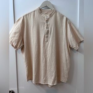 Men’s slub short sleeve shirt. Cream color. Linen blend feel. Size M